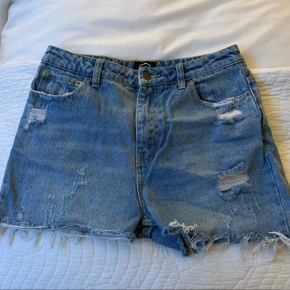 RVCA Shorts - Picture 1 of 3